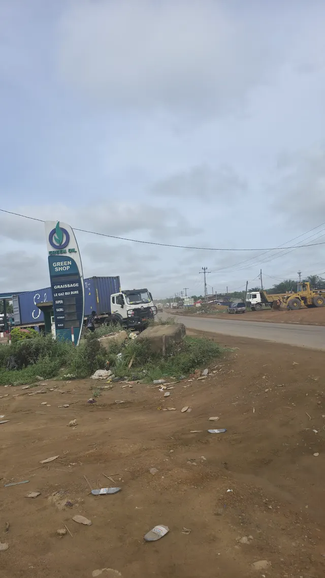 Route et accès à Dibamba